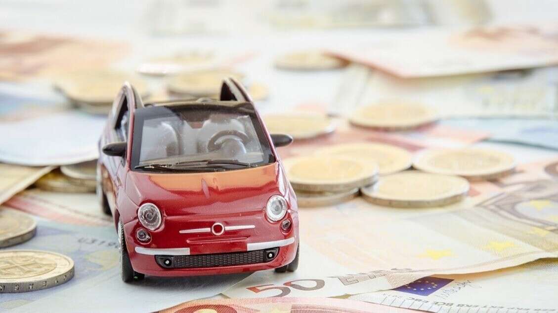 Truffava finanziaria su vendita auto, sequestro beni a esercente