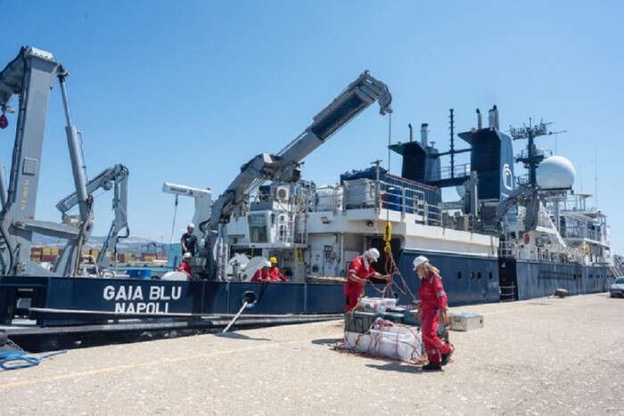 Sulla nave Gaia Blu, per ricostruire la storia del Tirreno