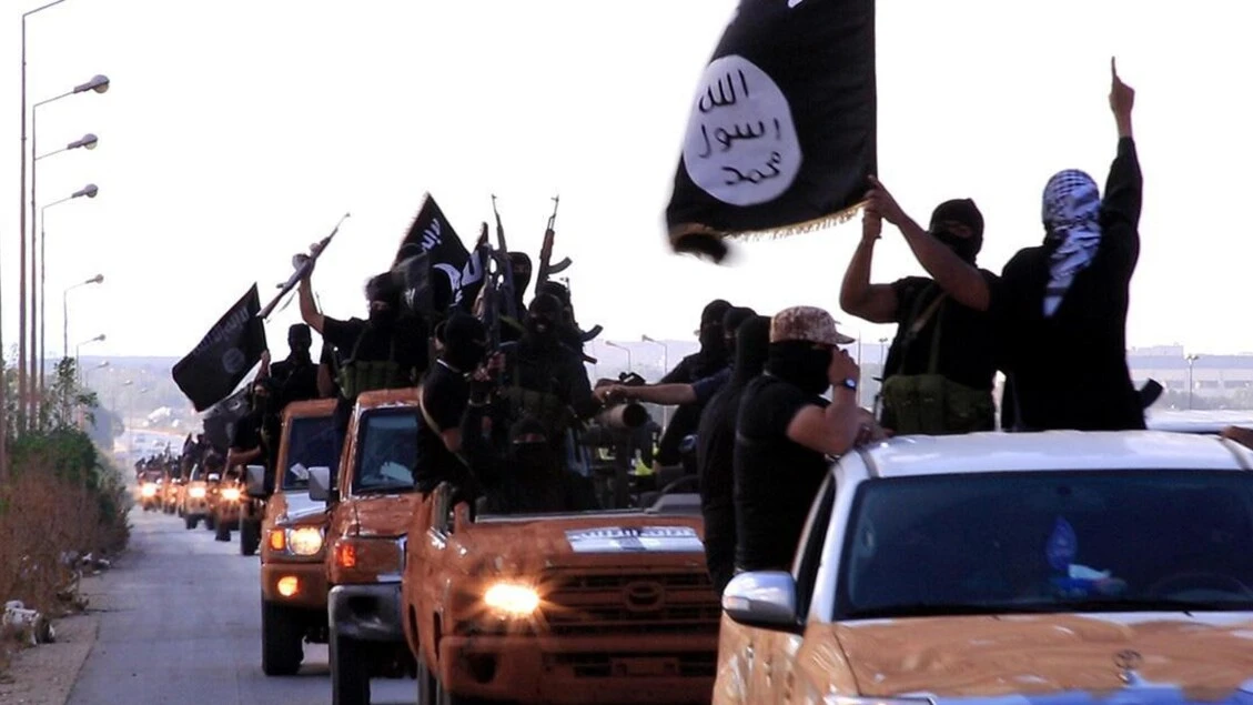16enne iraniano cambia religione e giura per l'Isis, arrestato
