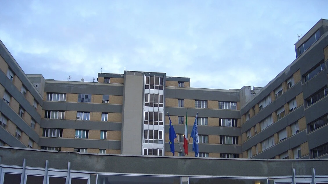 Autopsia sul giovane morto davanti al pc, si allungano i tempi