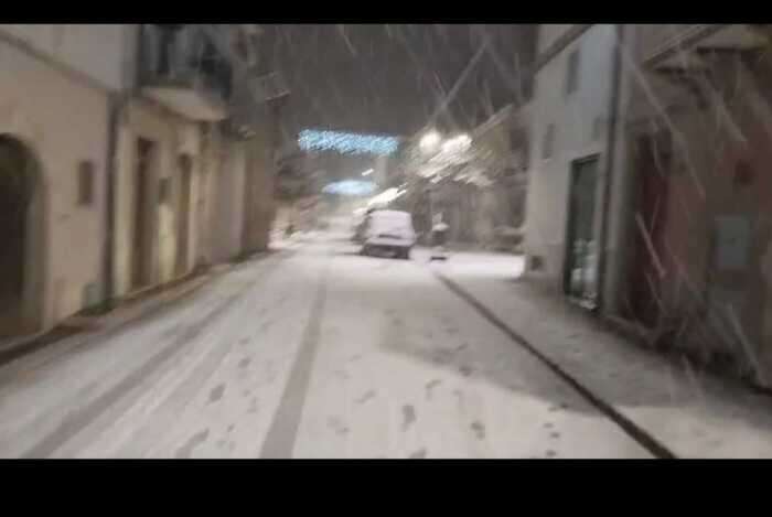 Nevica nel Foggiano, soccorsi alcuni automobilisti