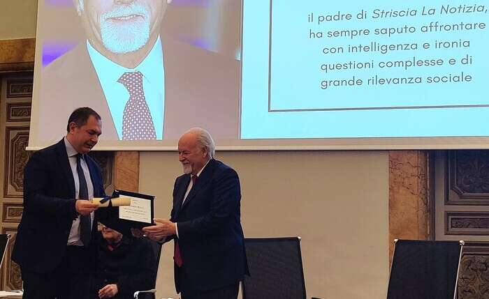 Antonio Ricci riceve il premio 'Amico del consumatore' Codacons