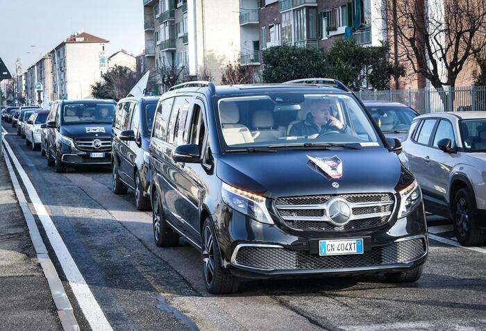 Tar sospende obbligo 20 minuti di pausa fra corse degli Ncc