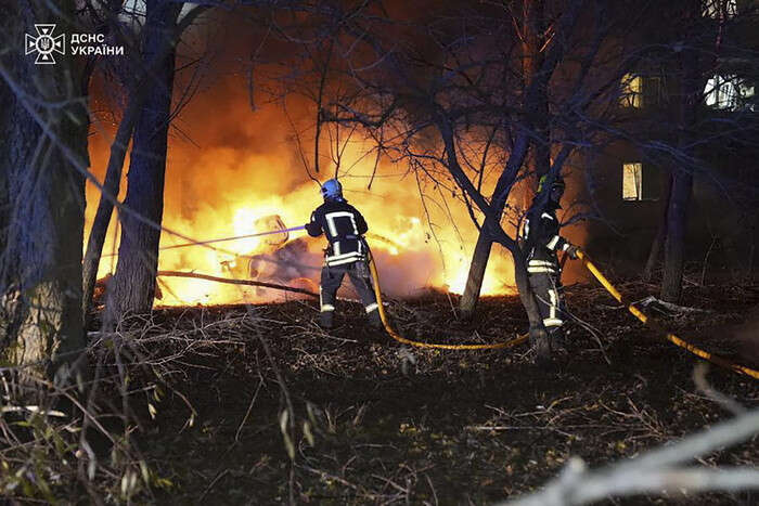 Kiev, salgono a 10 i morti per raid russo su un dormitorio