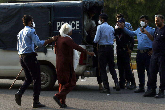 Pakistan, scontri e arresti a Islamabad durante protesta Pti