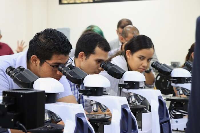 Nuovo laboratorio di geoscienze all'Università di El Salvador