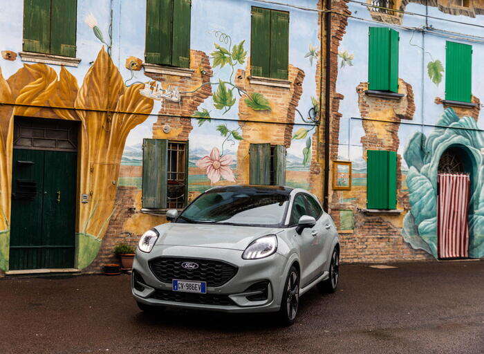 Con la Ford Puma alla scoperta della street art bolognese