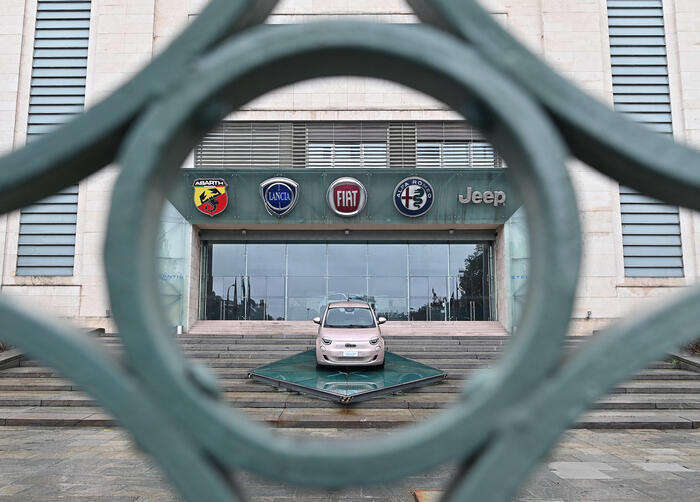 Urso, Stellantis si assuma responsabilità rilancio auto italiana