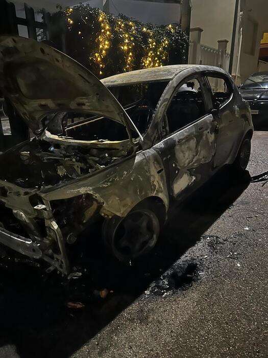 Incendiata auto vicesindaca, primo cittadino 'rogo atto vile'