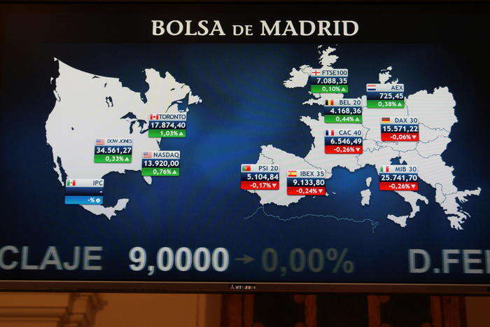 Borsa: l'Europa chiude contrastata, Parigi -0,03%, Londra +0,12%