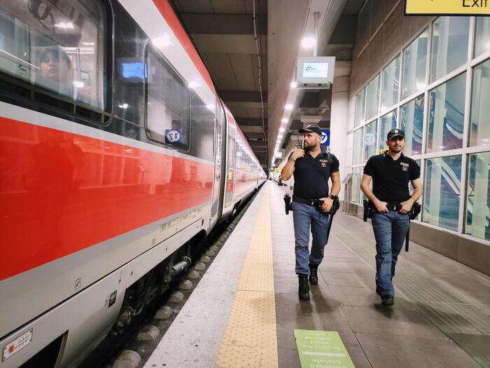 Aggredita a Padova troupe Striscia la notizia, fermati 3 giovani