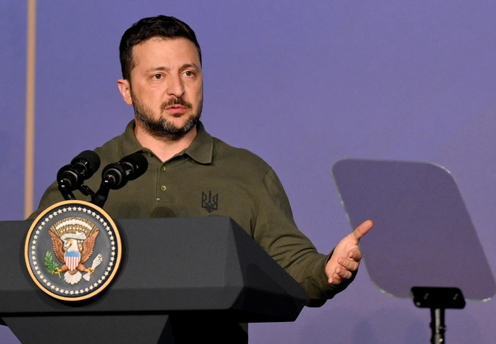 Zelensky, 'Putin è come Hitler, non ci si può fidare'