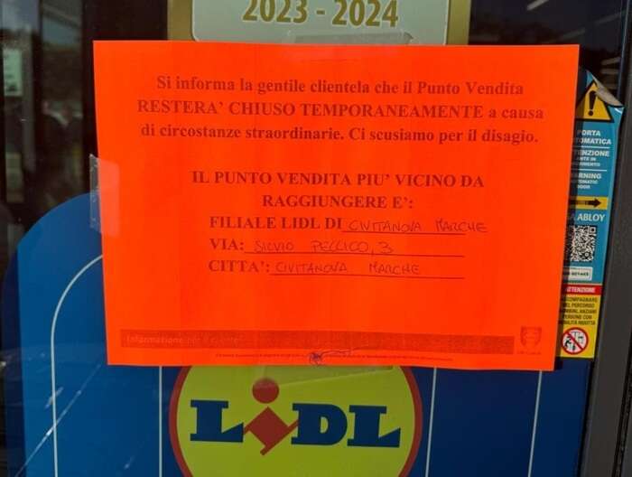 Grandinata nel Fermano, crolla solaio nel supermercato