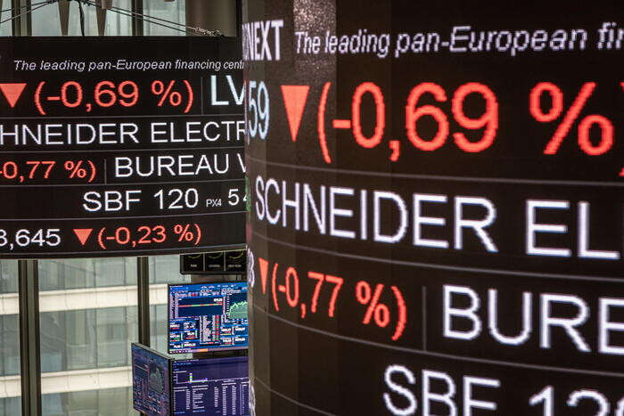 Borsa: Europa fiacca, New York positiva, Milano -0,1%