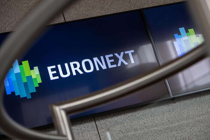 Borsa: Europa debole in apertura, Parigi -0,54%, Londra -0,63%