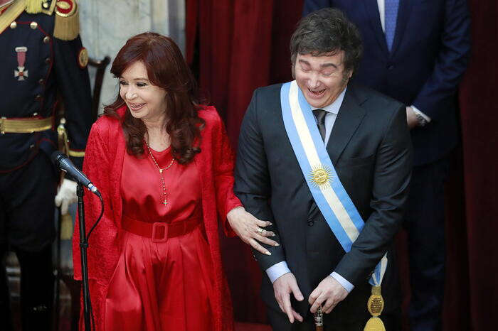 Argentina: dopo la condanna Milei toglie la pensione a Kirchner