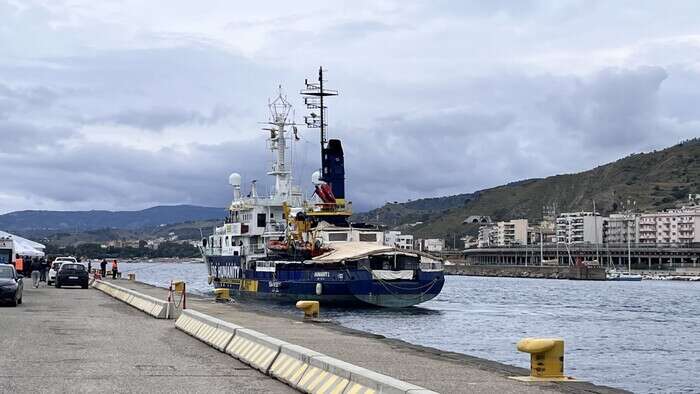 A Reggio Calabria nave 'Humanity 1' con ottanta migranti a bordo