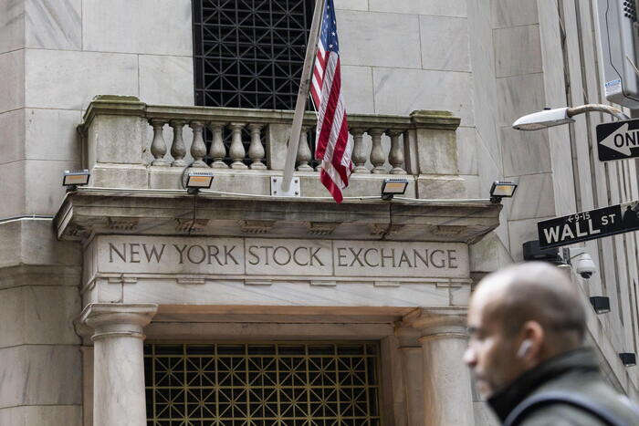 Wall Street riduce le perdite dopo dazi a Messico congelati