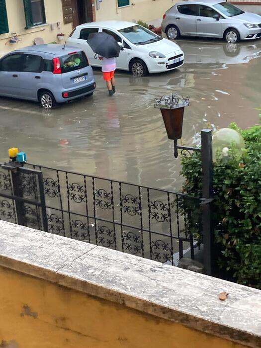 A Pisa 80 mm pioggia in un'ora, allagamenti anche a Livorno