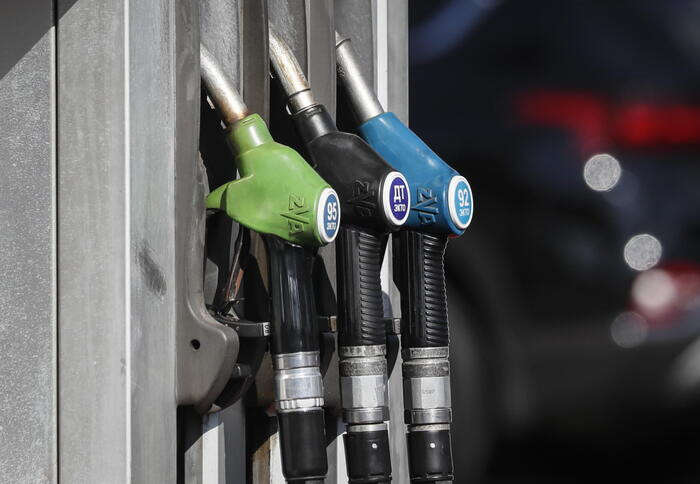 Ppe, sì a anticipare esame Ue su stop auto diesel-benzina