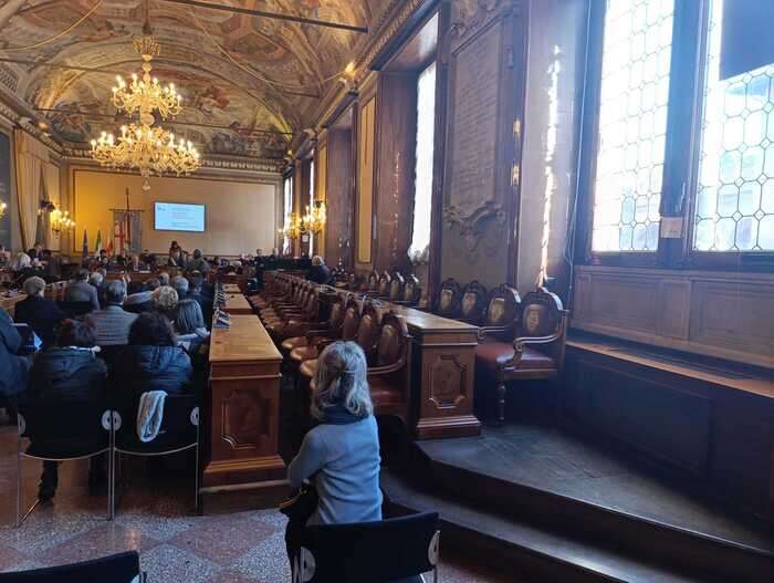 Bologna onora le vittime delle stragi, il centrodestra diserta