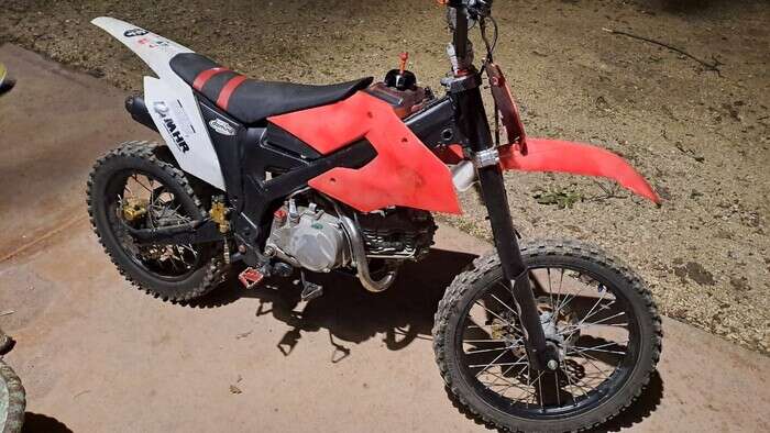 Fa un incidente con una moto fatta in casa, multato a Bologna