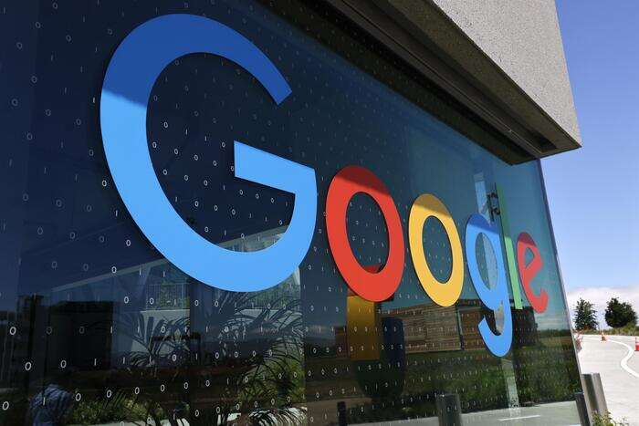 L'Ue conferma la multa da 2,4 miliardi a Google. Apple dovrà pagare le tasse all'Irlanda