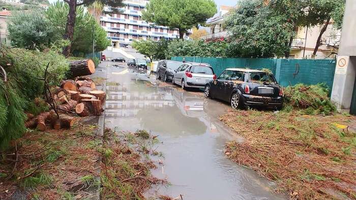 Maltempo: bomba d'acqua provoca allagamenti a Sanremo