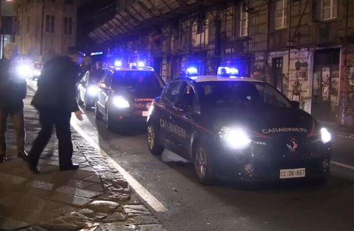 Sfregia una donna che difende l'amica, arrestato