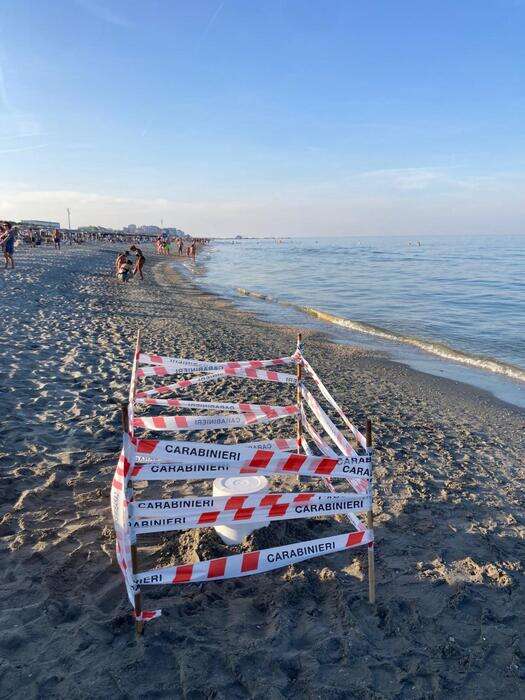 Mina anticarro scoperta in spiaggia a Milano Marittima