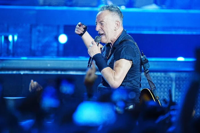 Springsteen, rinviati i concerti di Milano dell'1 e 3 giugno