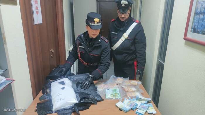 Cocaina in doppiofondo valigia, sequestrati 11 chili, 3 arresti