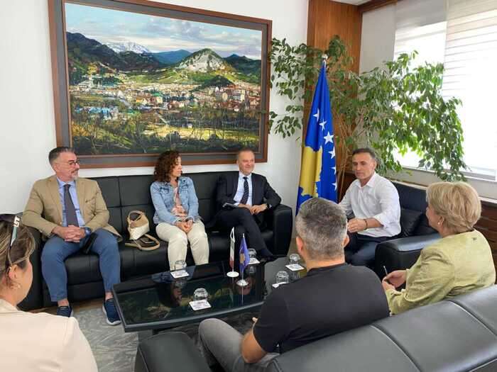 Amb. De Riu incontra sindaci comuni Kosovo del nord