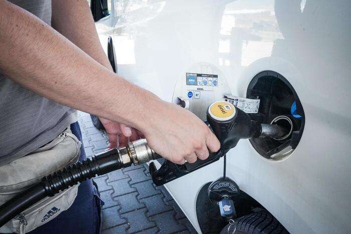 Benzina e gasolio ancora in rialzo, Eni, Ip e Tamoil +2 cent