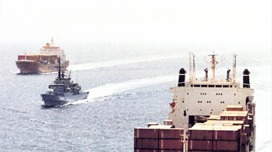 Teheran, 32 navi hanno attraversato Hormuz dopo aver ottenuto il permesso