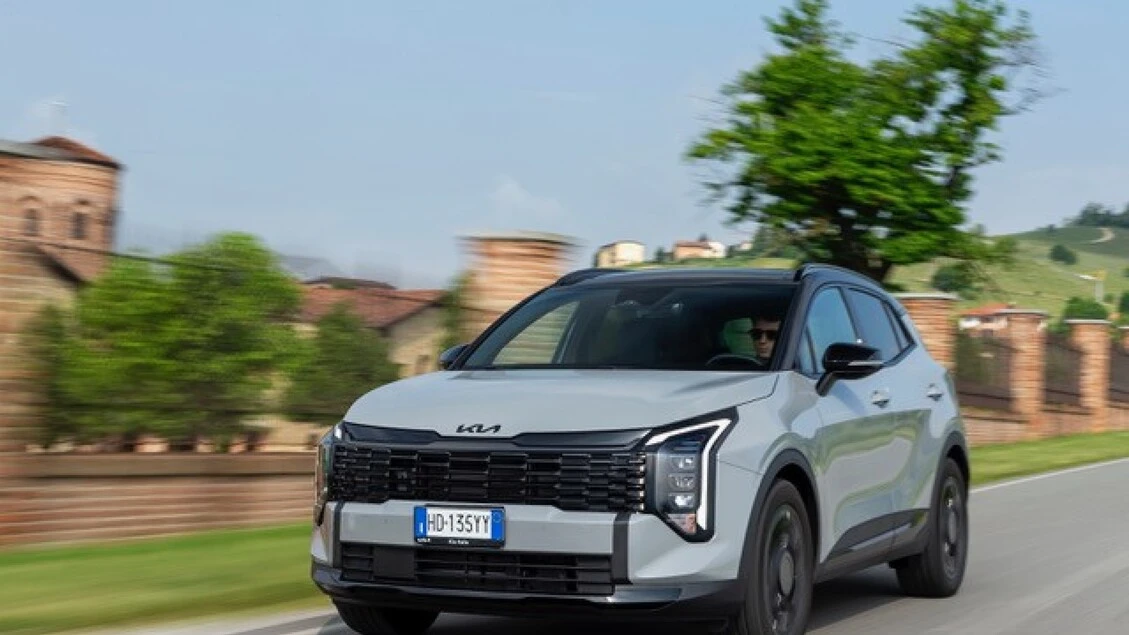 Kia punta su efficienza e autonomia con la nuova Sportage TriFuel