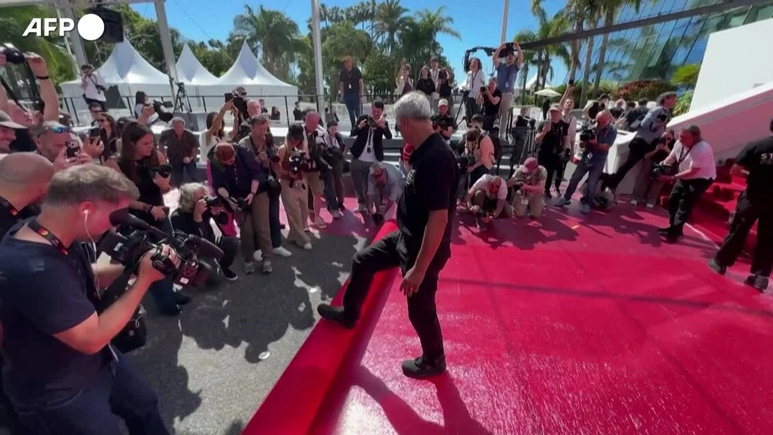Fervono i preparativi per il 79esimo Festival di Cannes, srotolato il tappeto rosso