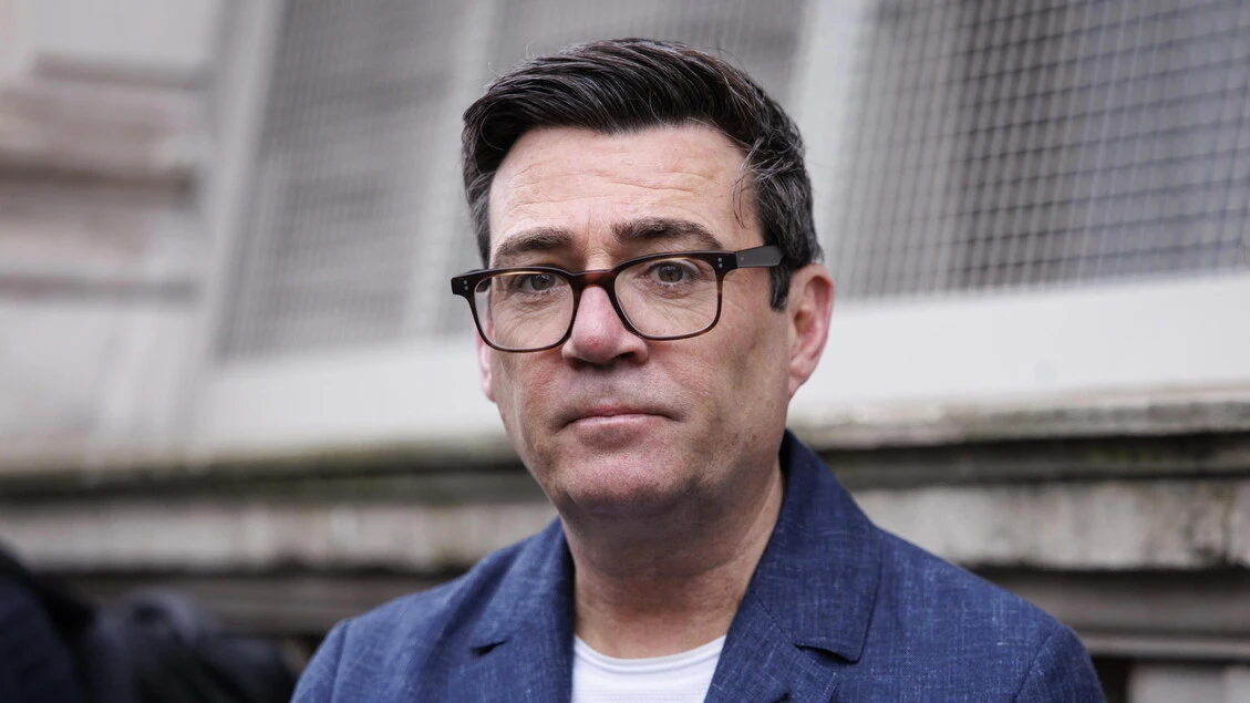 Via libera a Burnham, potrà candidarsi per un seggio in Parlamento