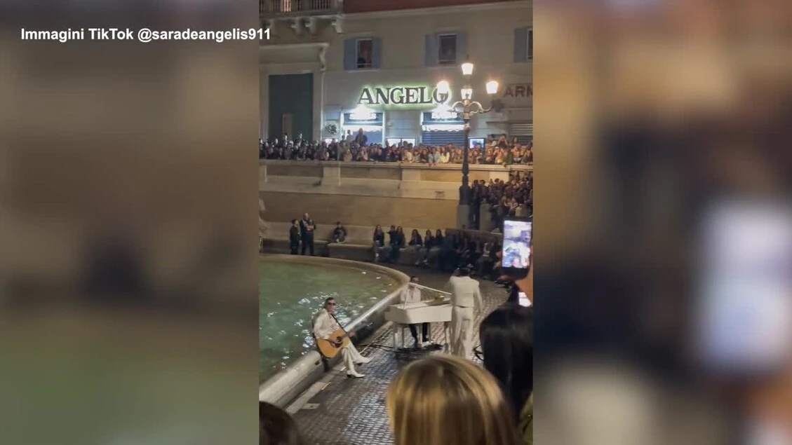 Achille Lauro incanta Roma, concerto a Fontana di Trevi