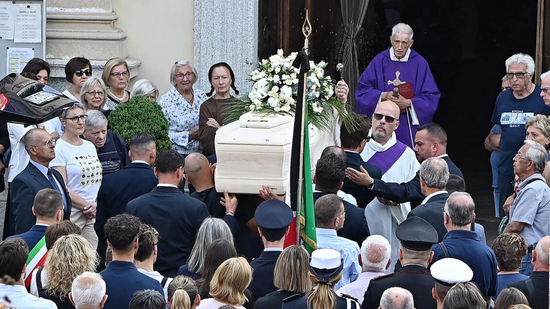 Maldive: una folla per i funerali di Muriel Oddenino nel Torinese