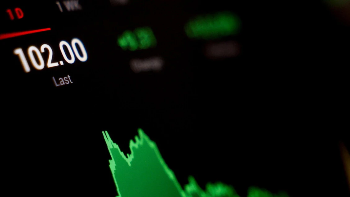 Il petrolio scende sotto quota 100, Brent a 97,6 dollari