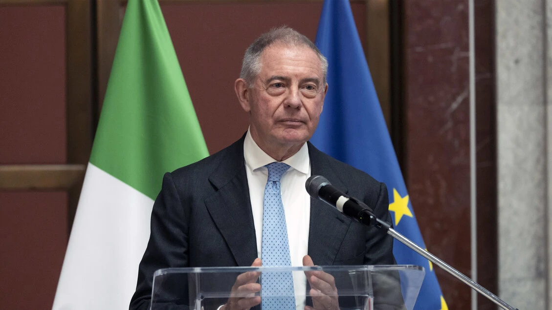 Stellantis: Urso, siamo aperti a investitori stranieri