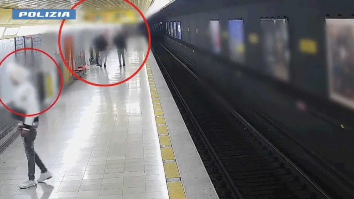 Rapine sugli autobus a Milano, arrestati quattro giovani