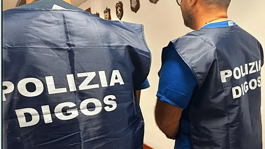 Materiale jihadista e manuali per fabbricare armi, arrestato 16enne