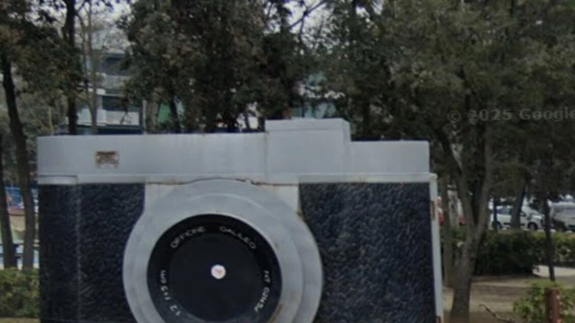 Rimini, al via il restauro della storica macchina fotografica gigante 'Fellinia'