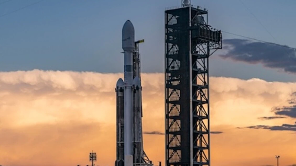 Il razzo Falcon Heavy di SpaceX pronto a volare dopo 18 mesi