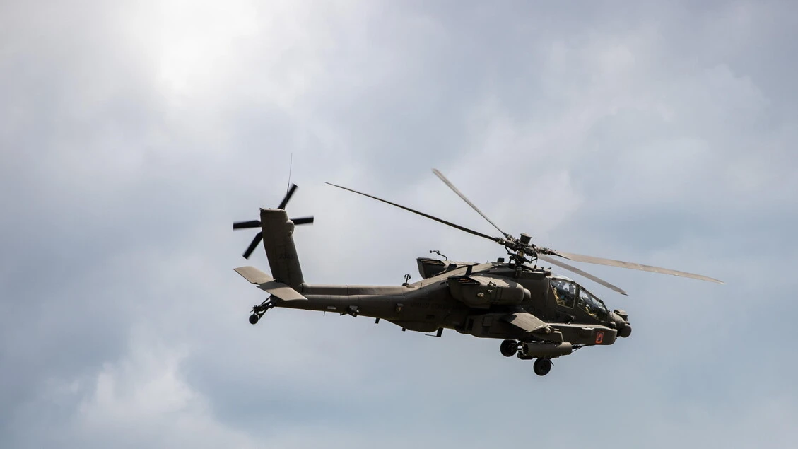 Trump, 'Iran ha abbattuto il nostro Apache, risponderemo'