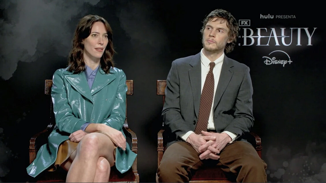 Rebecca Hall e Evan Peters presentano la serie 