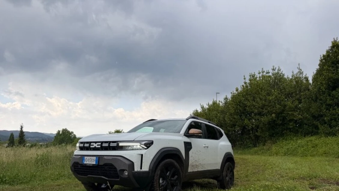 Dacia Duster e Bigster più efficienti e off-road con le versioni Hybrid-G 150 4x4