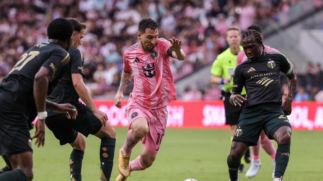 Messi lascia il campo, paura infortunio a tre settimane dal Mondiale
